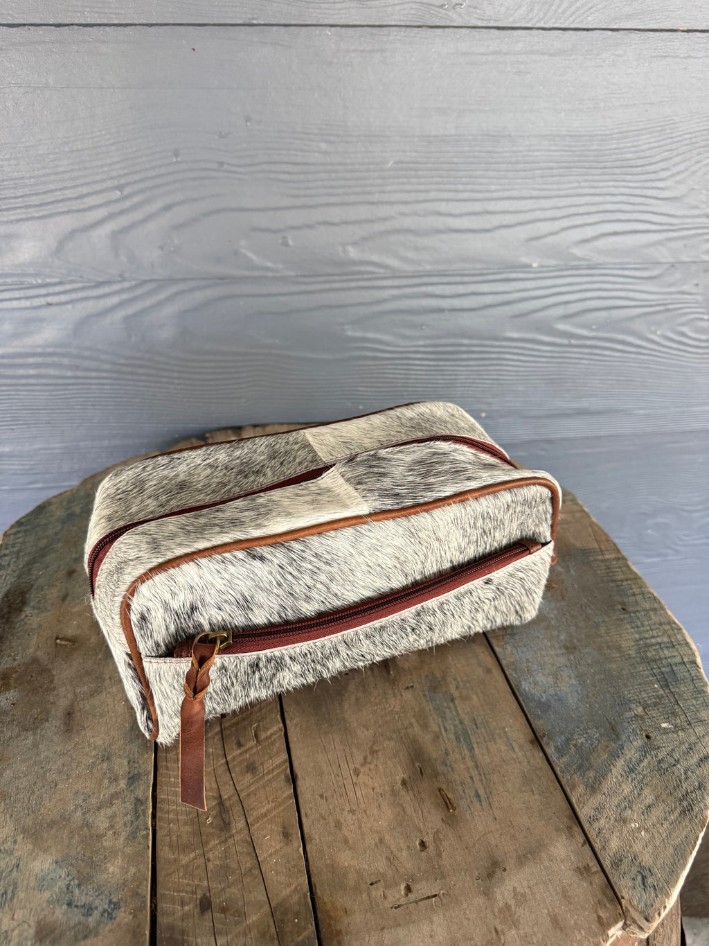 Medium Cowhide Toiletries bag 005