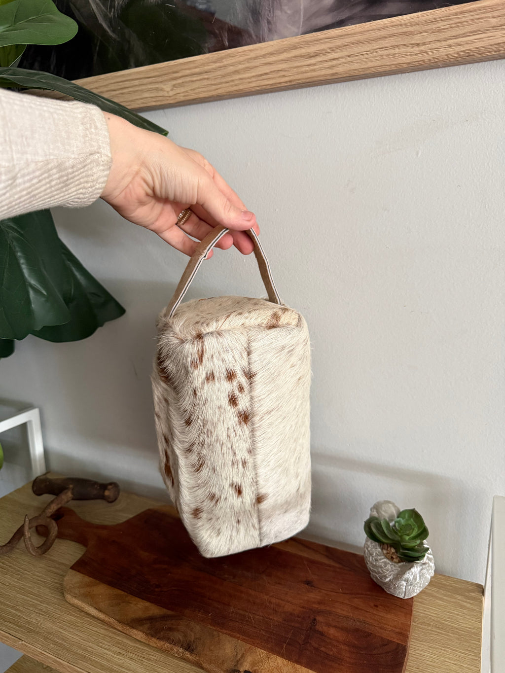 Small Cowhide Toiletries Bag 014