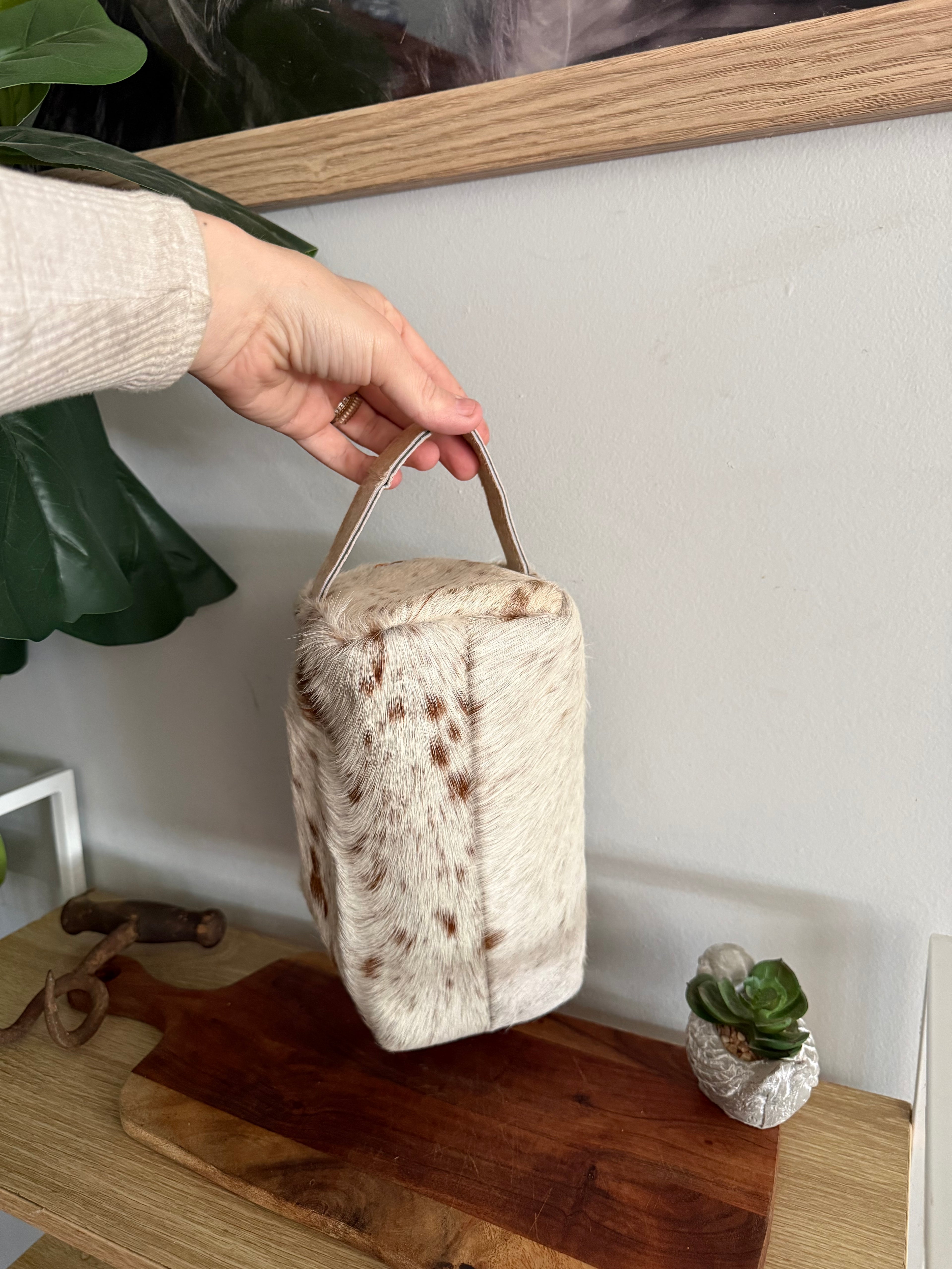 Small Cowhide Toiletries Bag 014