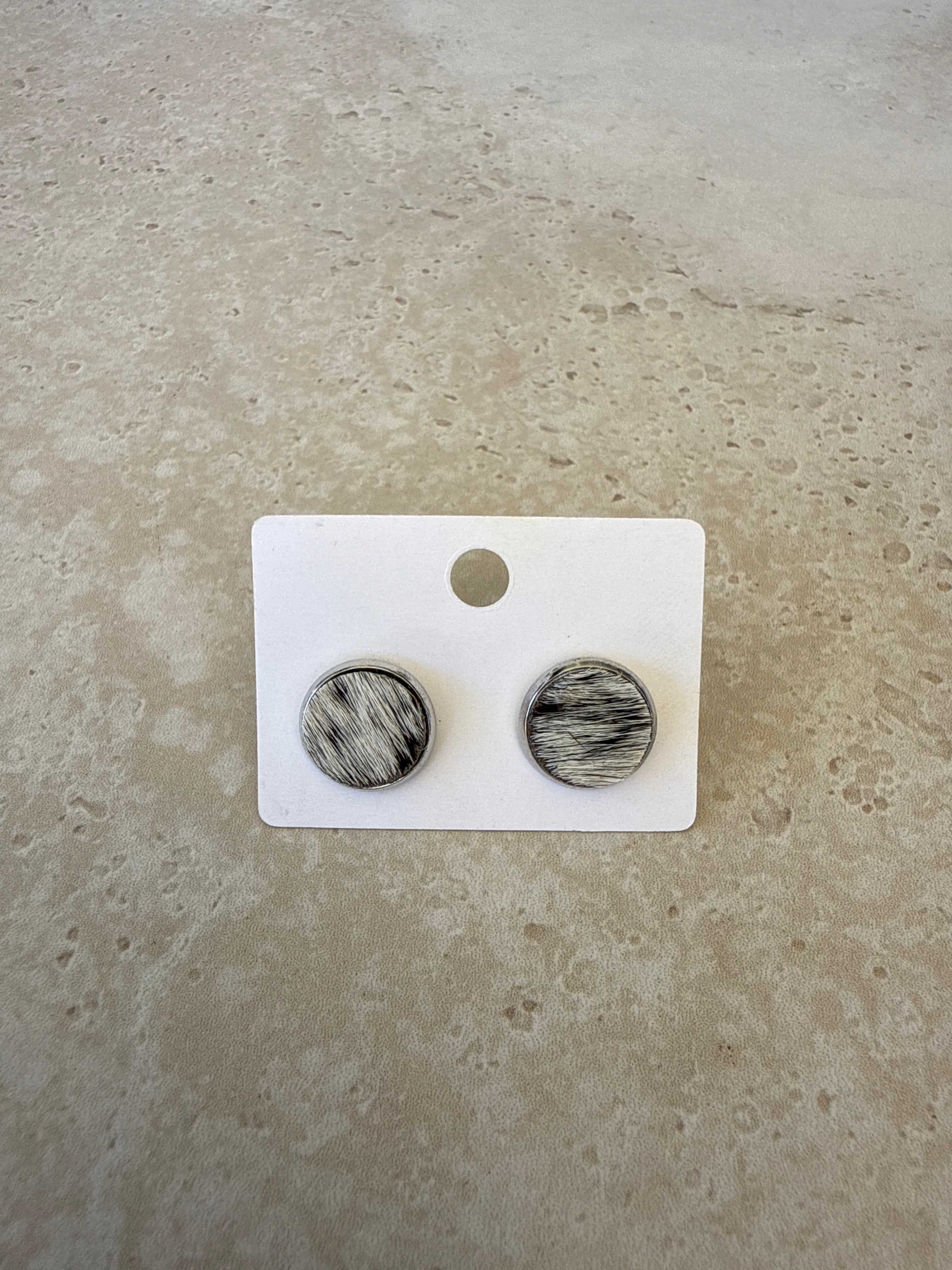 12mm Cowhide Studs 065