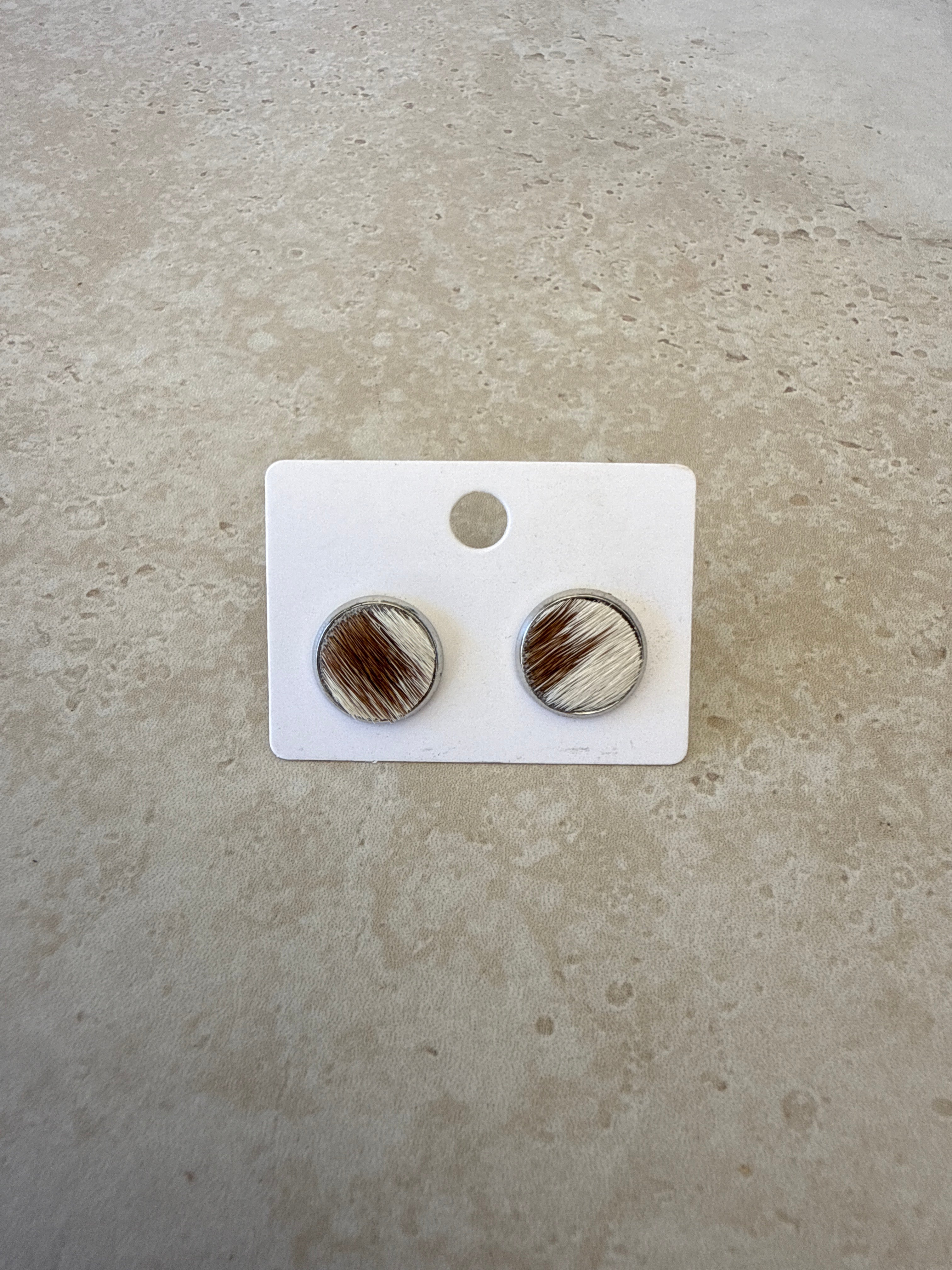 12mm Cowhide Studs 072