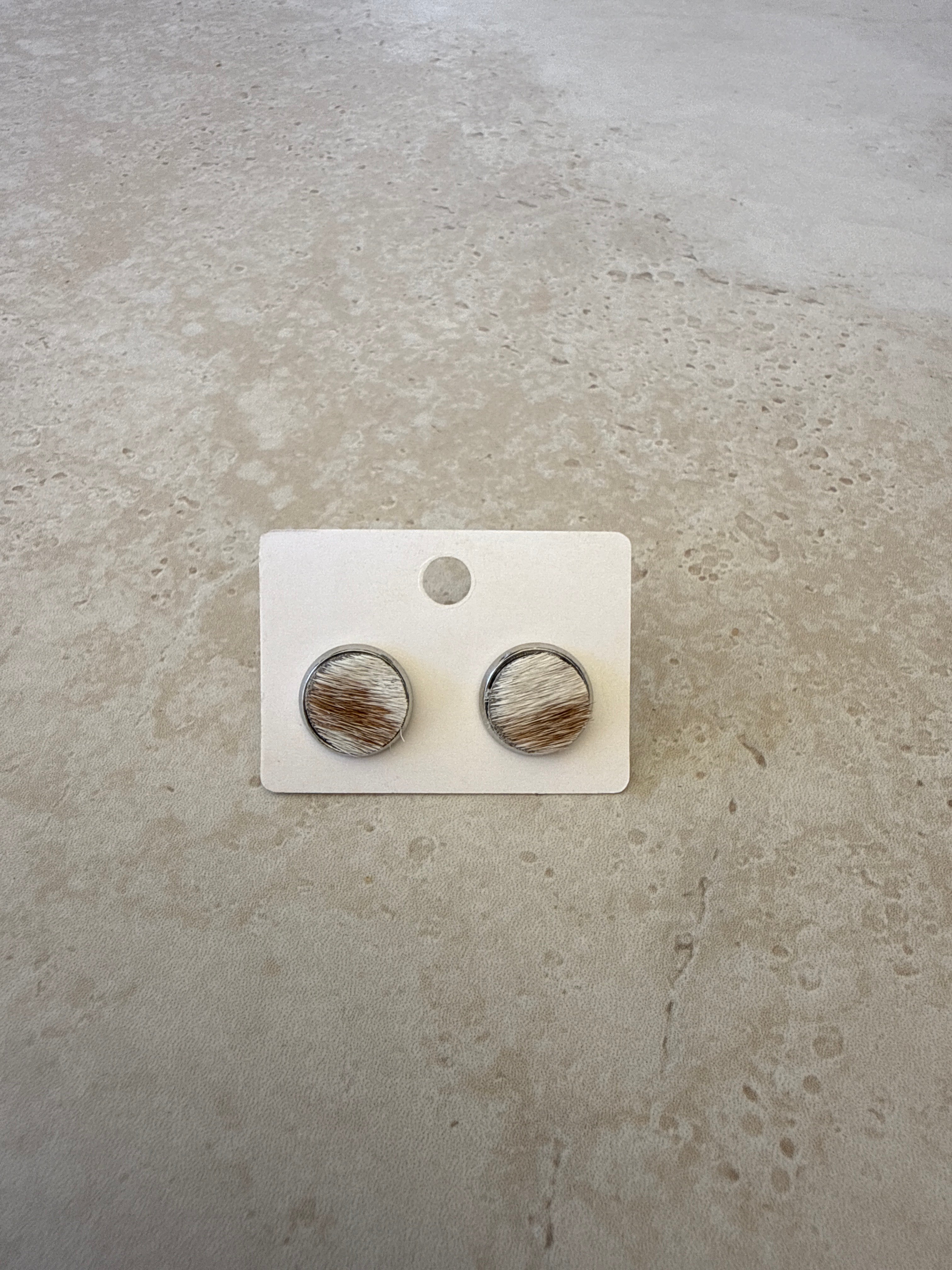 12mm Cowhide Studs 070