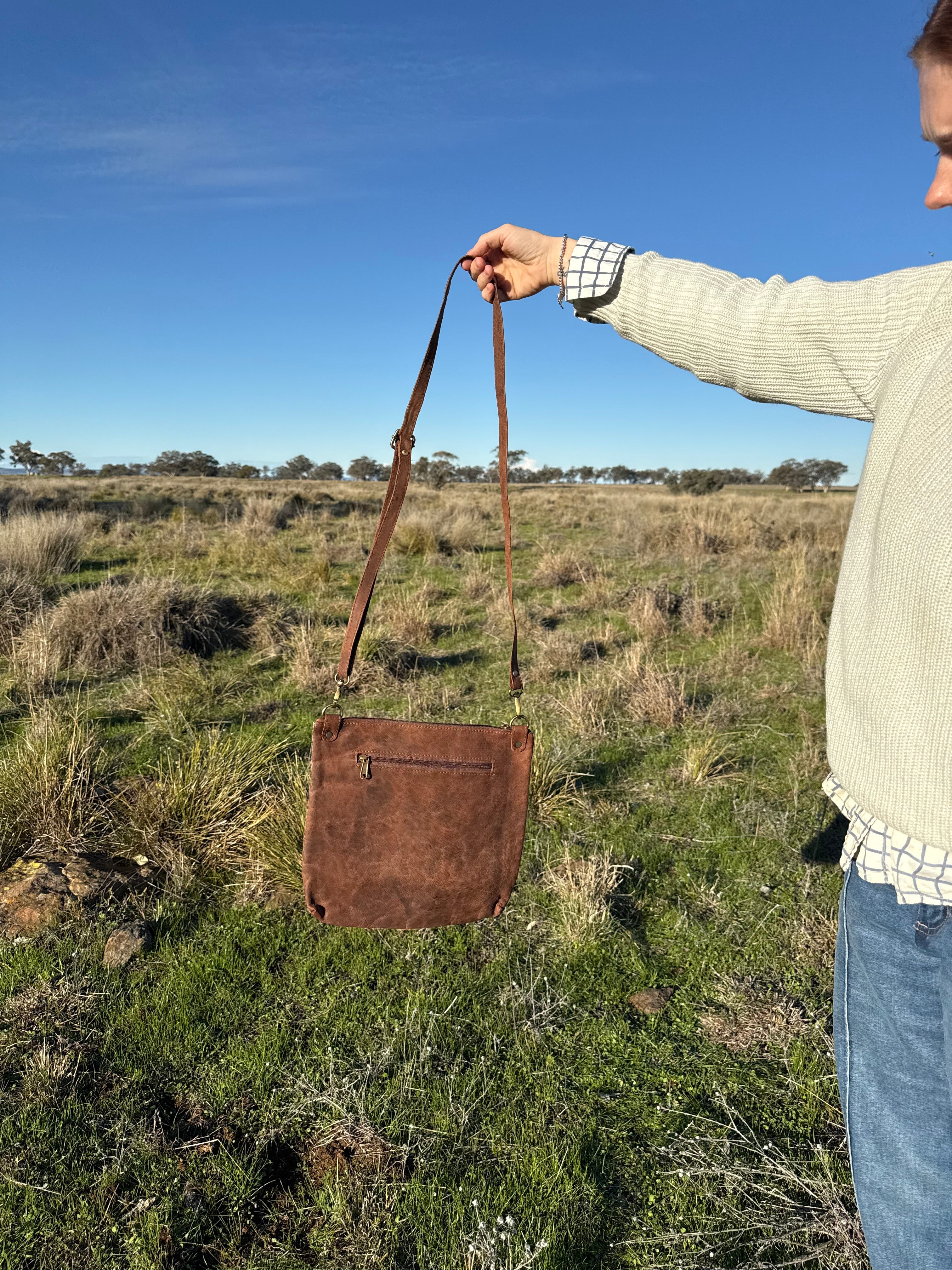 The Willow Crossbody 004